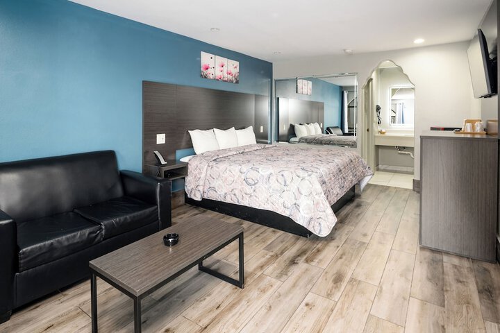 Room 4 of 51