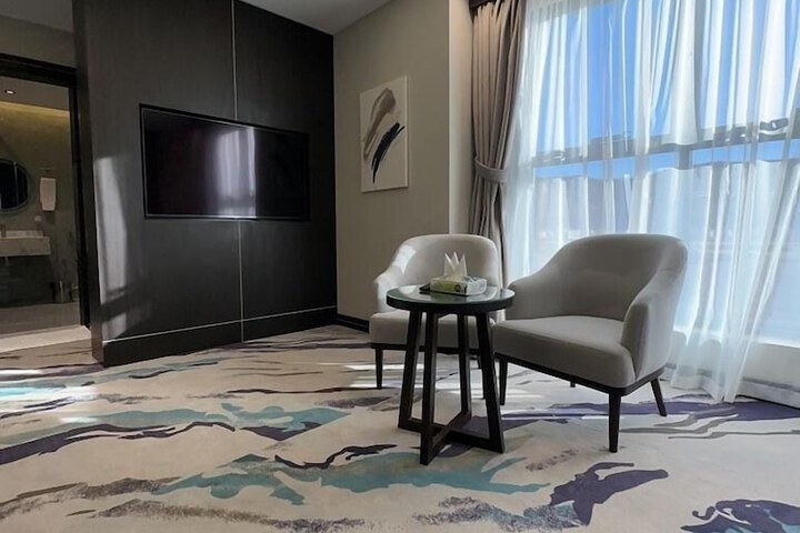 Room 11 of 28