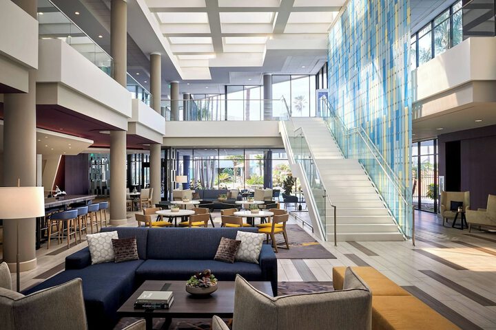 Lobby lounge
