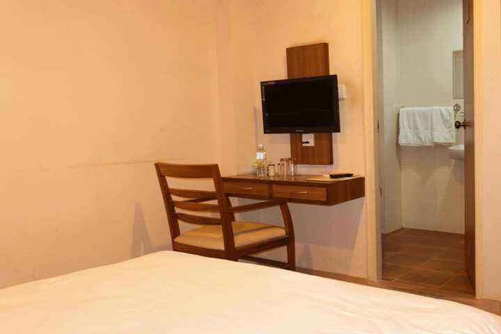 Room 7 of 13