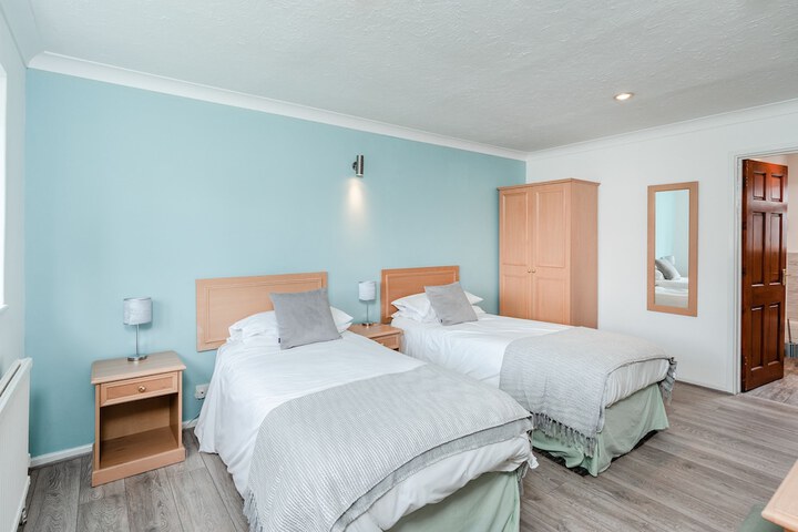 Room 9 of 31