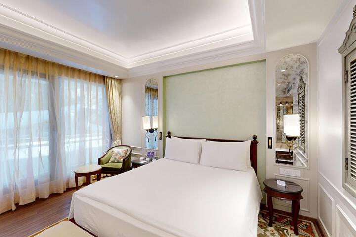 Room 30 of 76