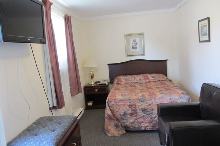 Room 15 of 33