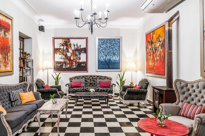 Guest Lobby