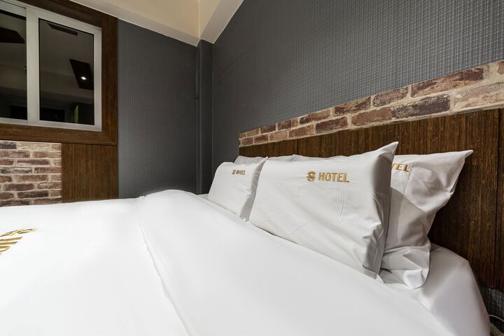 Room 28 of 37
