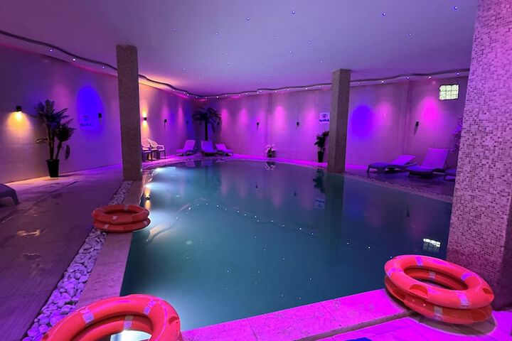 Pool 16 of 24