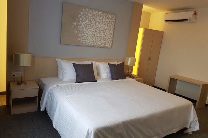 Room 12 of 34