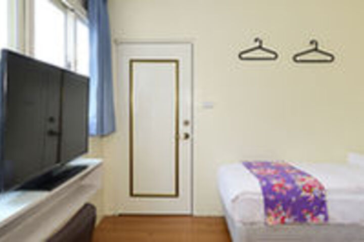 Room 11 of 30