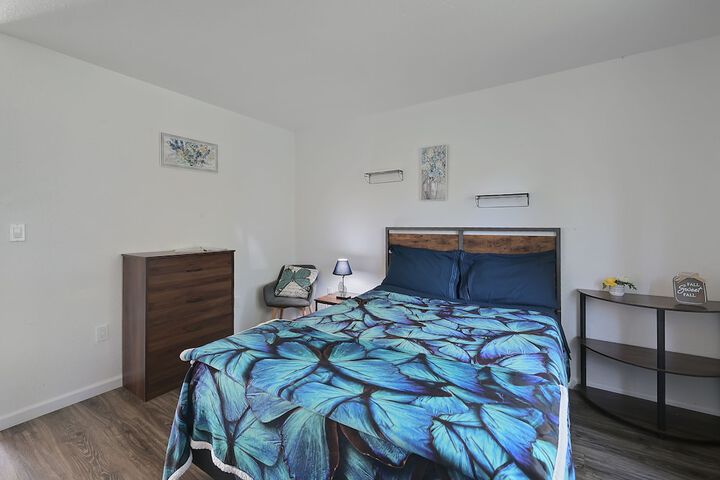 1 Queen Bed (29 of 103)