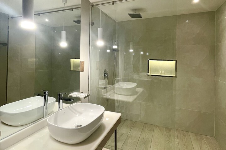 Room 19 of 38