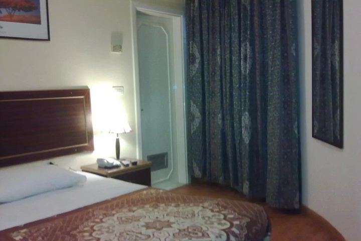 Room 15 of 18