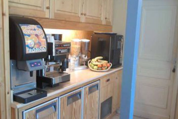 Breakfast/Coffee Service 3 of 10