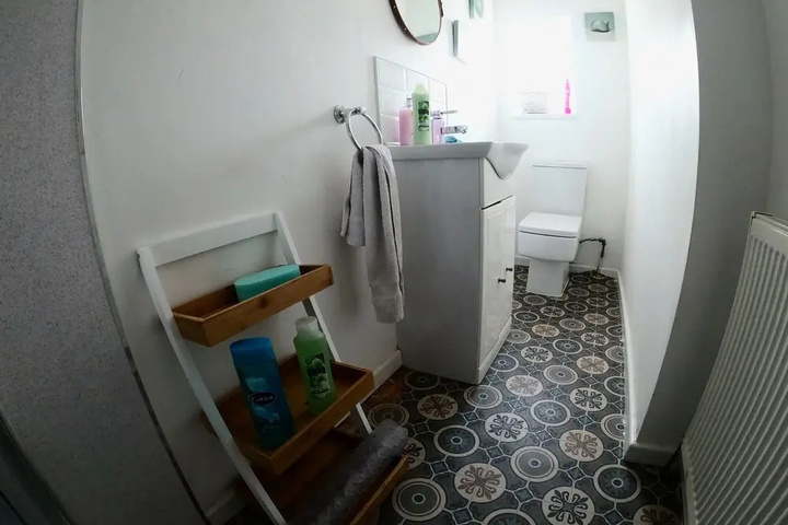 Room 8 of 19
