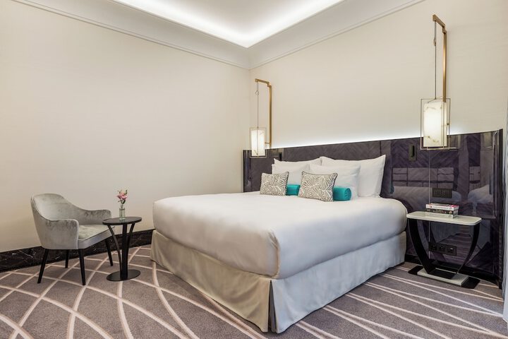 Room 30 of 106