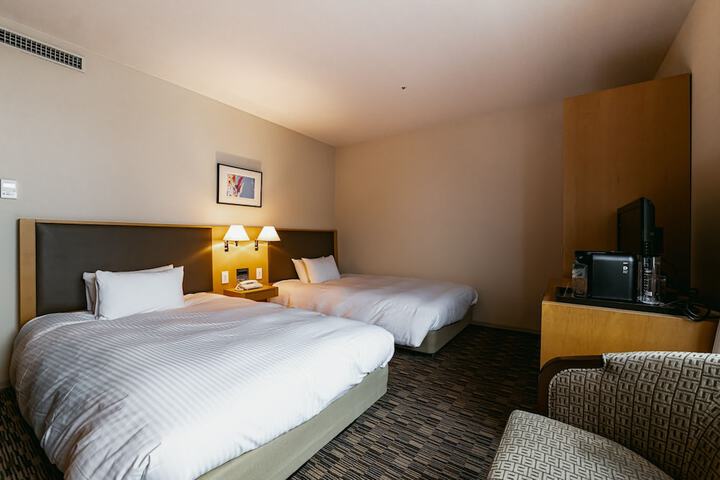 Room 4 of 30