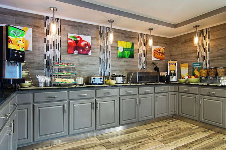 Breakfast/Coffee Service 23 of 32