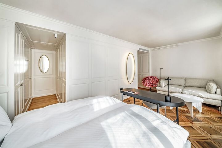 Room 32 of 45