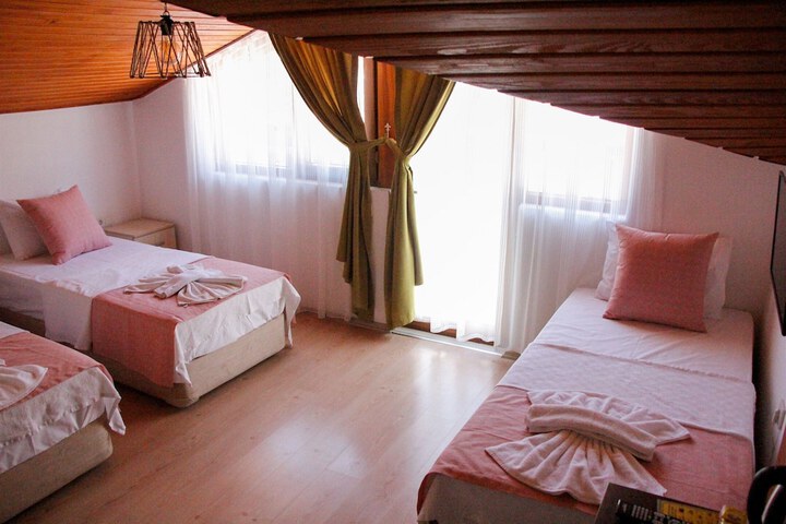 Room 3 of 33