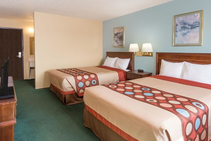 2 Double Beds (6 of 8)