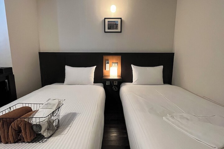 Room 18 of 32