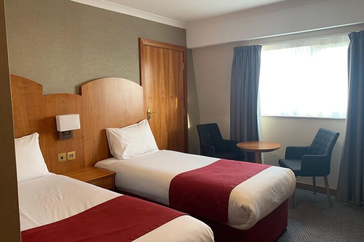 Room 2 of 17