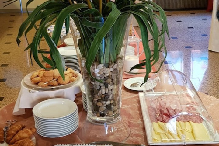 Dining 46 of 59