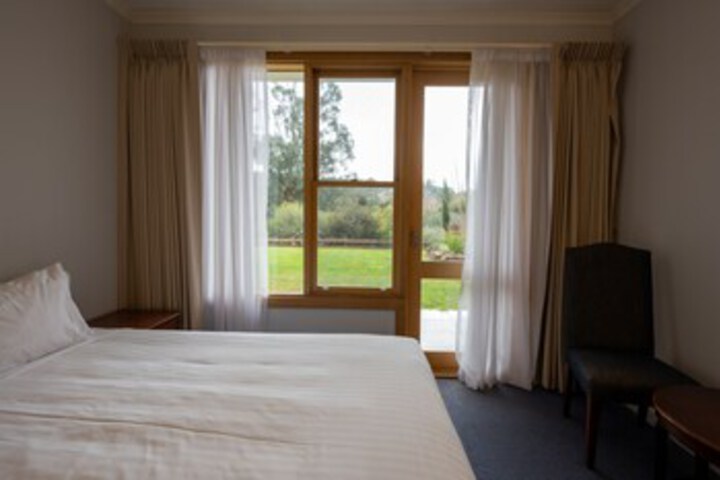 Room 25 of 210