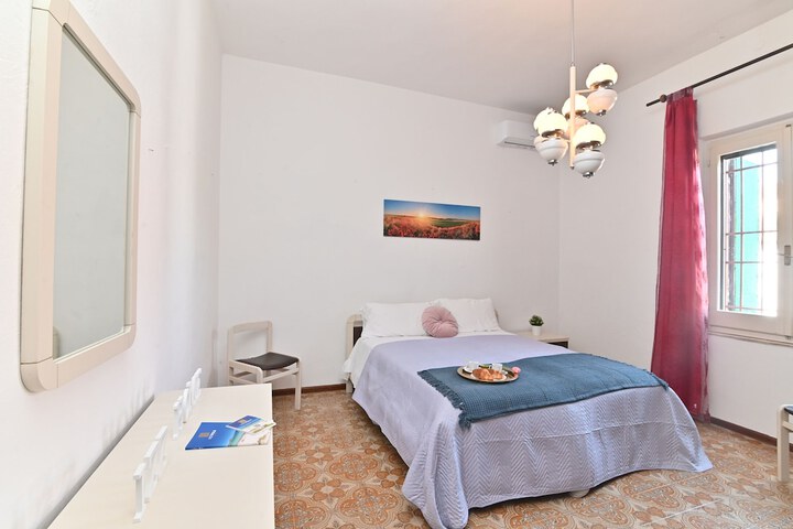 Room 8 of 38