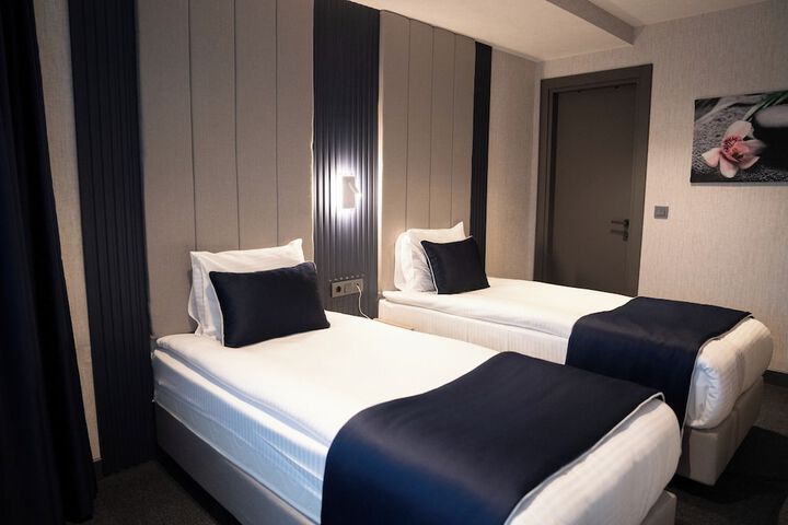 Room 4 of 49