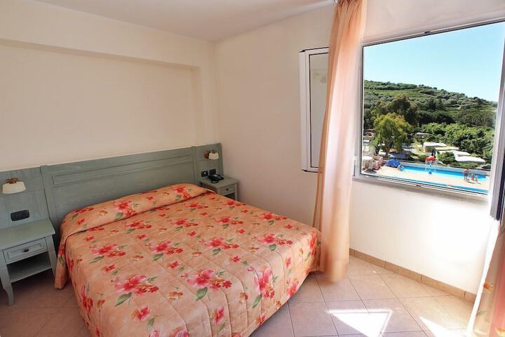 Room 8 of 25