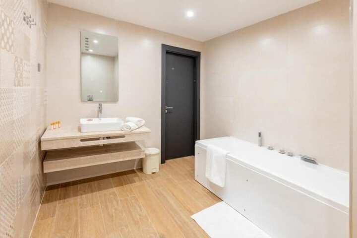 Room 17 of 25