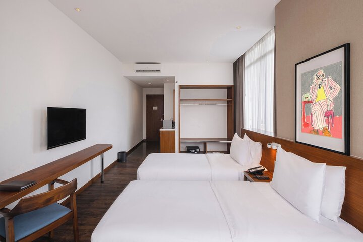 Room 10 of 42