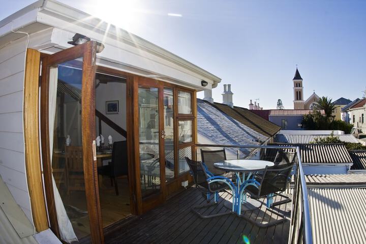 Sundeck 28 of 34