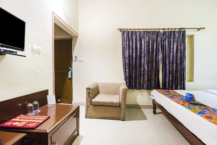Room 4 of 16