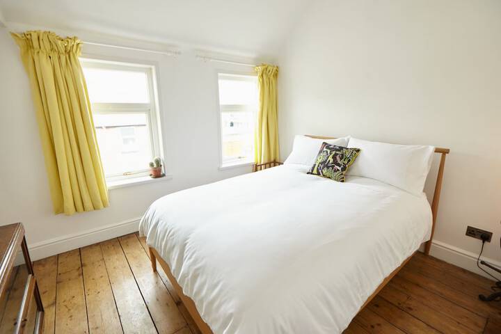 Room 5 of 28
