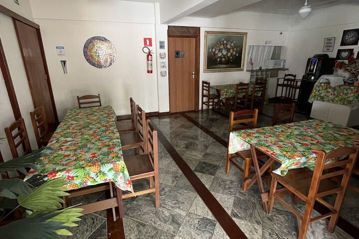 Dining 18 of 22