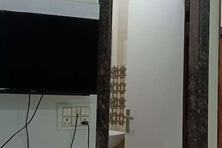 Room 23 of 37