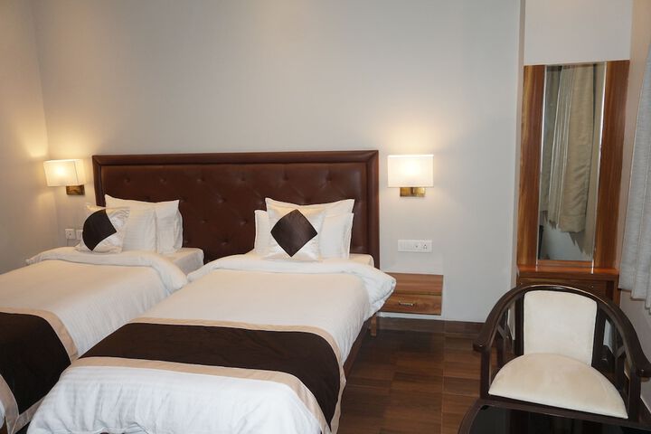Room 13 of 27
