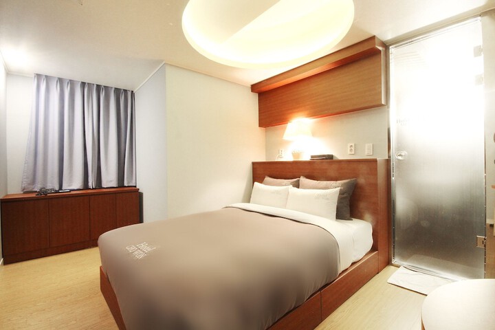 Room 18 of 127