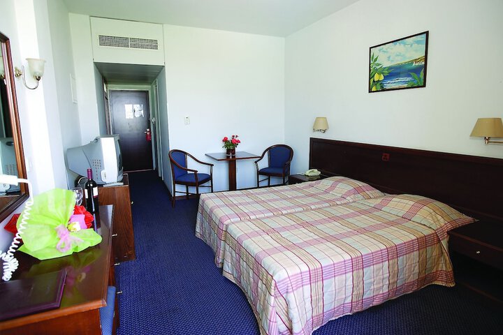 Room 5 of 40