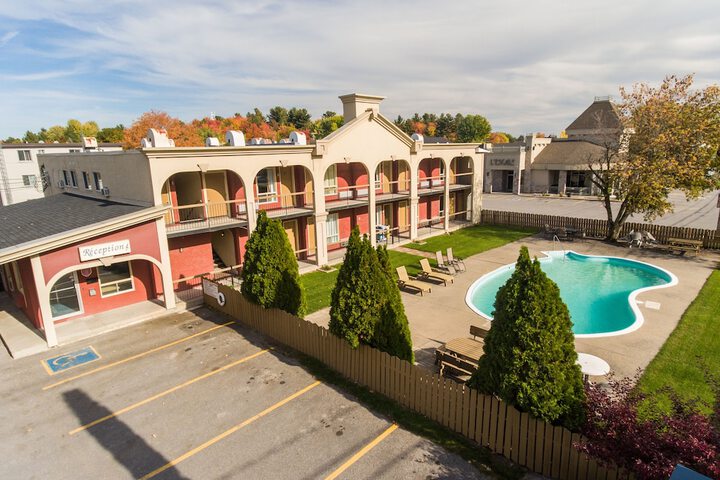 Hotel Exterior 40 of 41