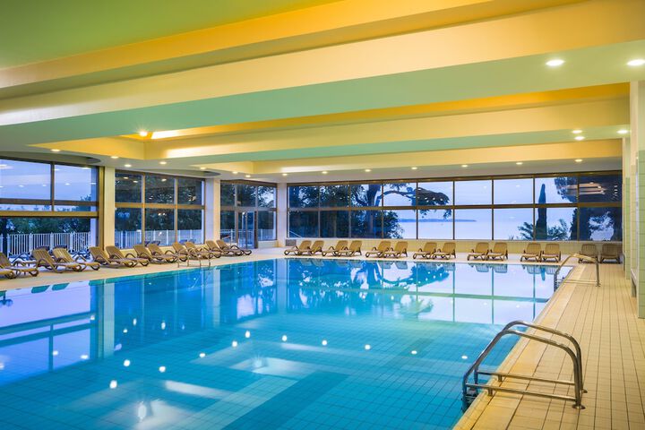 Hotel Pool