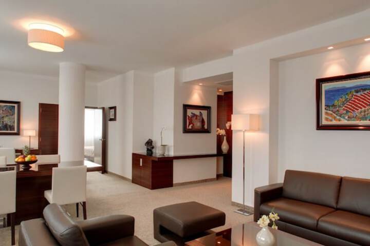 Room 34 of 91