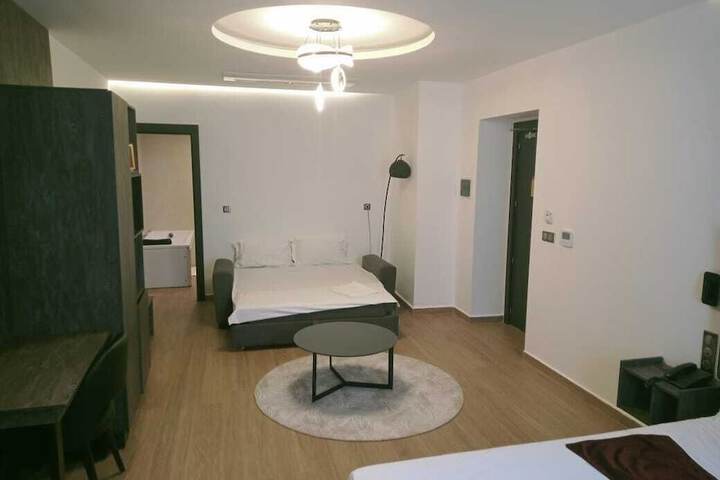 Room 16 of 25