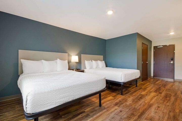 1 Queen Bed (13 of 18)