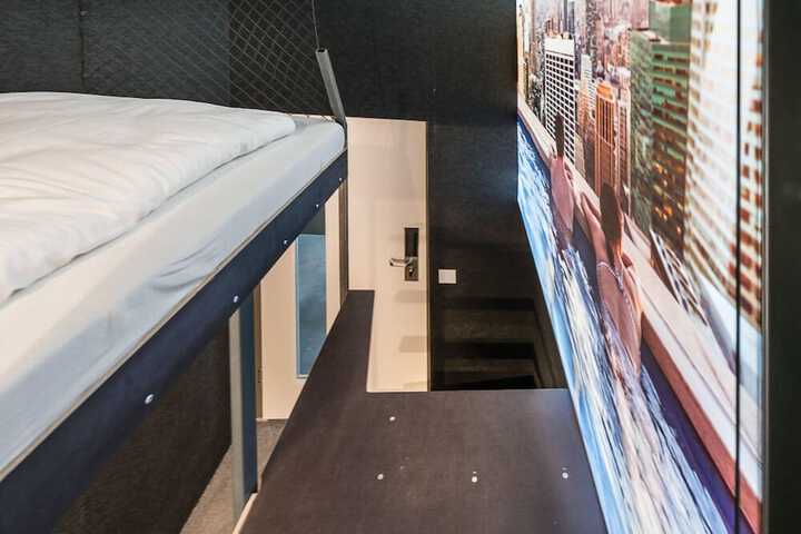 Room 9 of 37