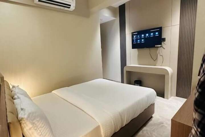 Room 8 of 20