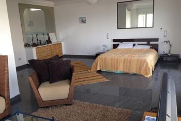 Room 11 of 36