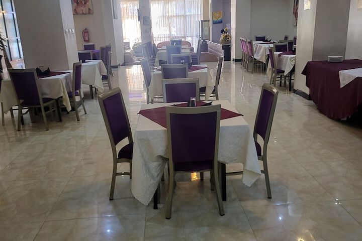 Dining 35 of 44