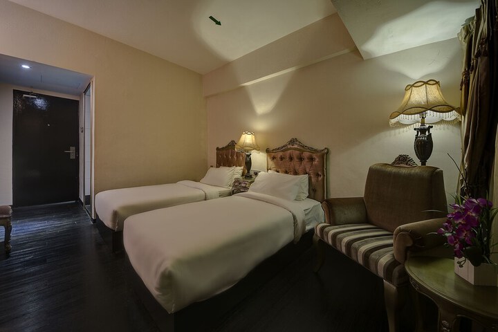 Room 17 of 33
